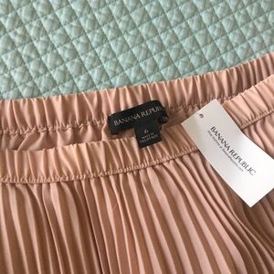 Banana Republic pleated skirt